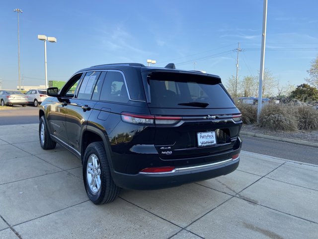 Used 2024 Jeep Grand Cherokee Laredo image 9