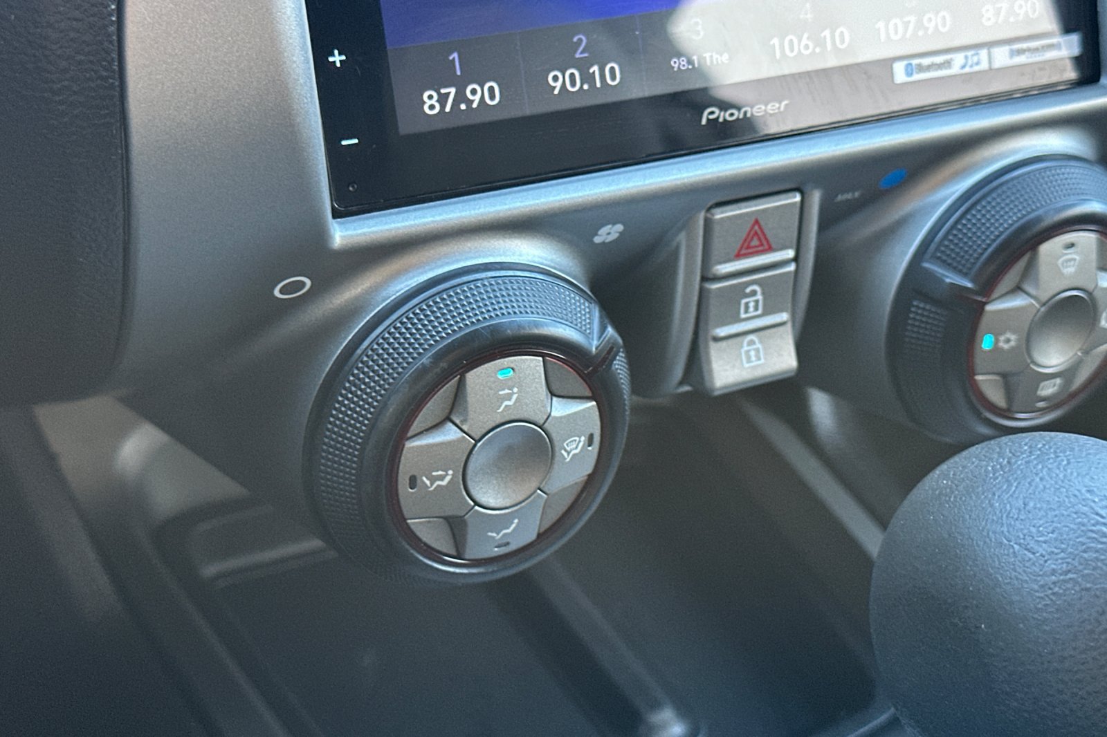 Used 2015 Chevrolet Camaro LS RWD image 27