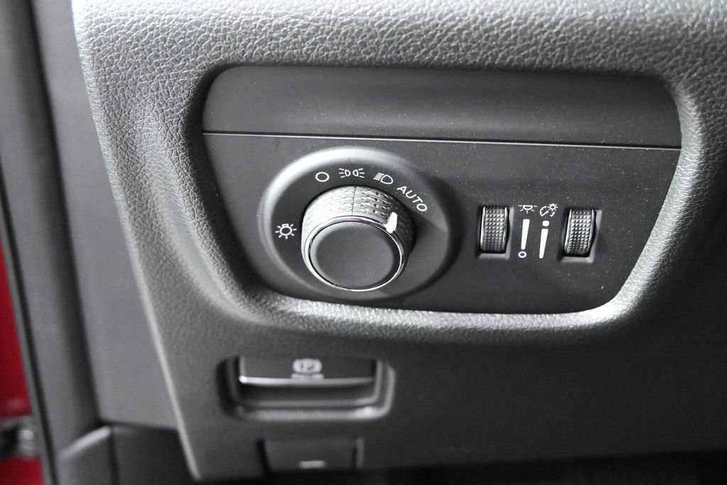 Used 2026 Jeep Grand Cherokee Laredo X AWD/4WD image 23