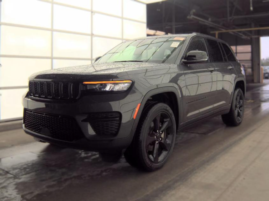 Used 2023 Jeep Grand Cherokee Altitude