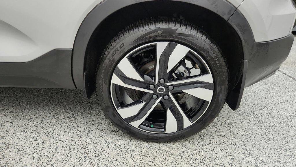 Used 2025 Volvo XC40 B5 Ultra w/ Climate Package AWD/4WD image 9