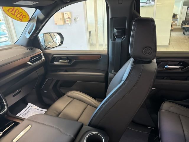Used 2026 GMC Yukon XL Denali w/ Sun & Power Step Package image 41