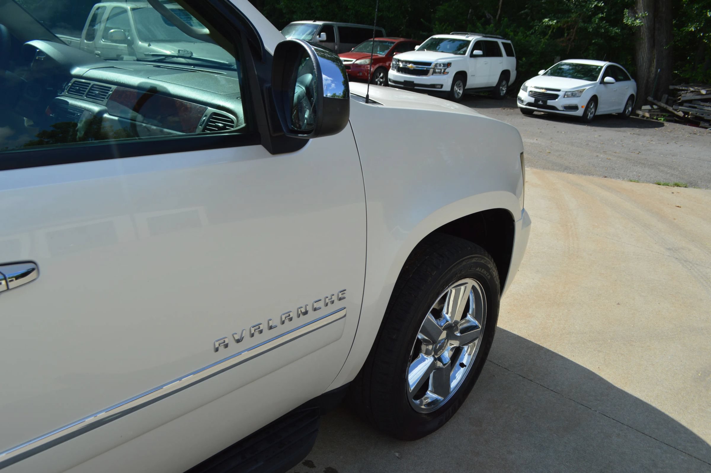 Used 2011 Chevrolet Avalanche LTZ AWD/4WD image 10