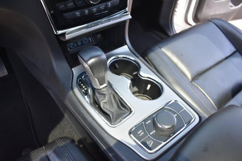 Used 2020 Jeep Grand Cherokee Limited w/ Luxury Group II AWD/4WD image 32