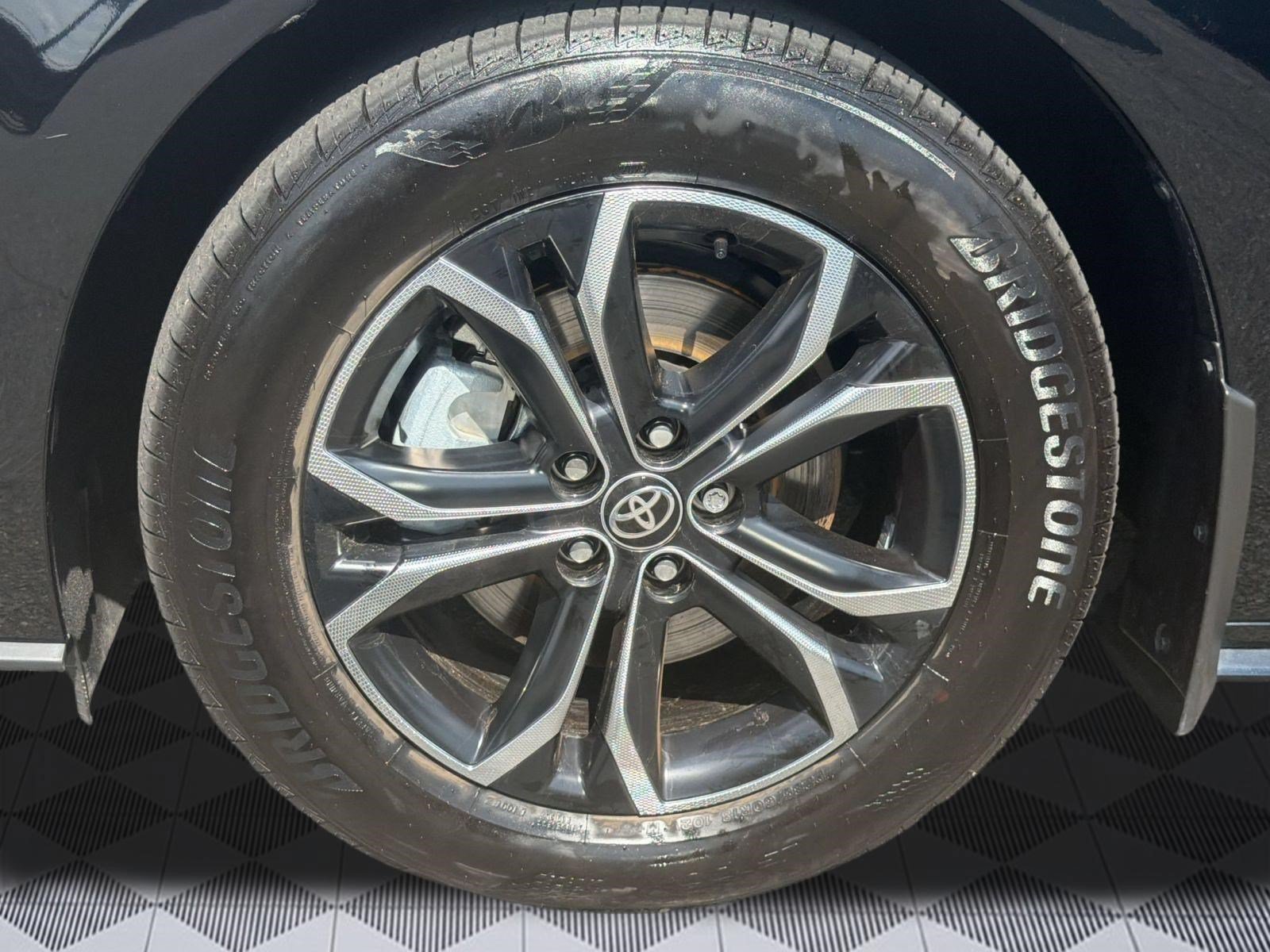 Used 2025 Toyota Sienna Platinum AWD/4WD image 13