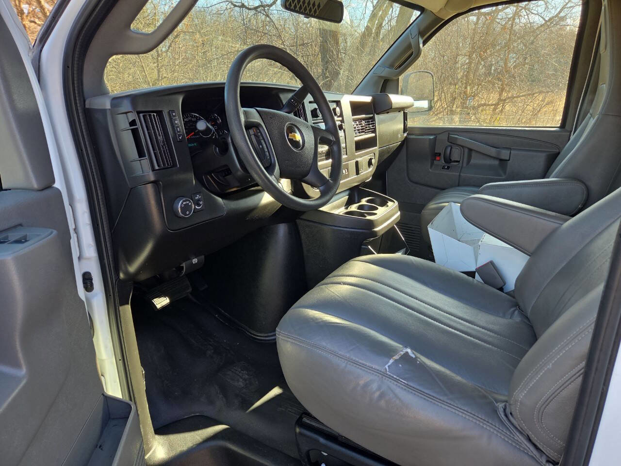 Used 2019 Chevrolet Express 3500 w/ Driver Convenience Package image 10