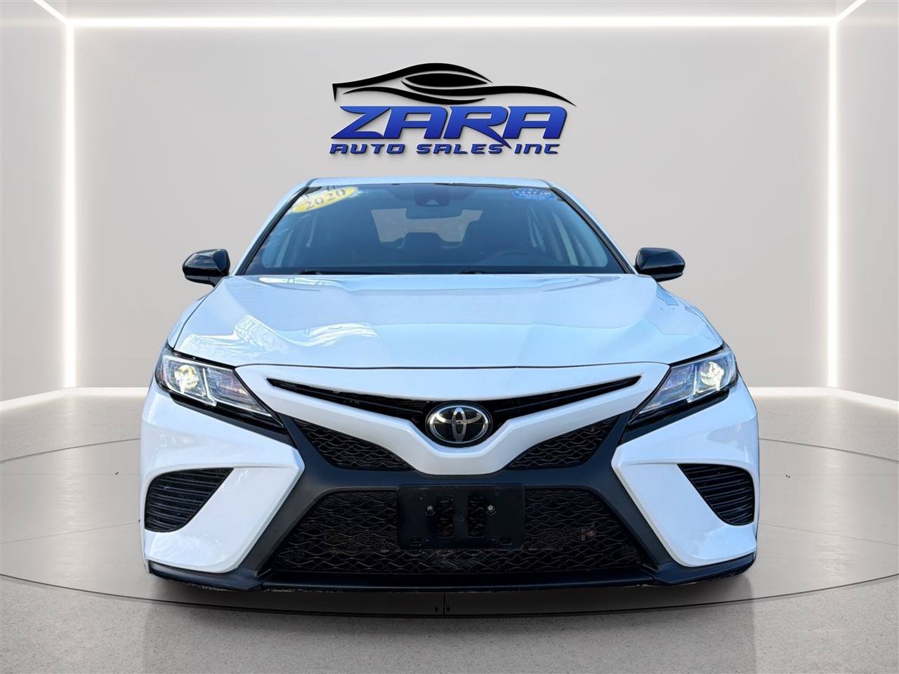 Used 2020 Toyota Camry SE AWD/4WD image 2