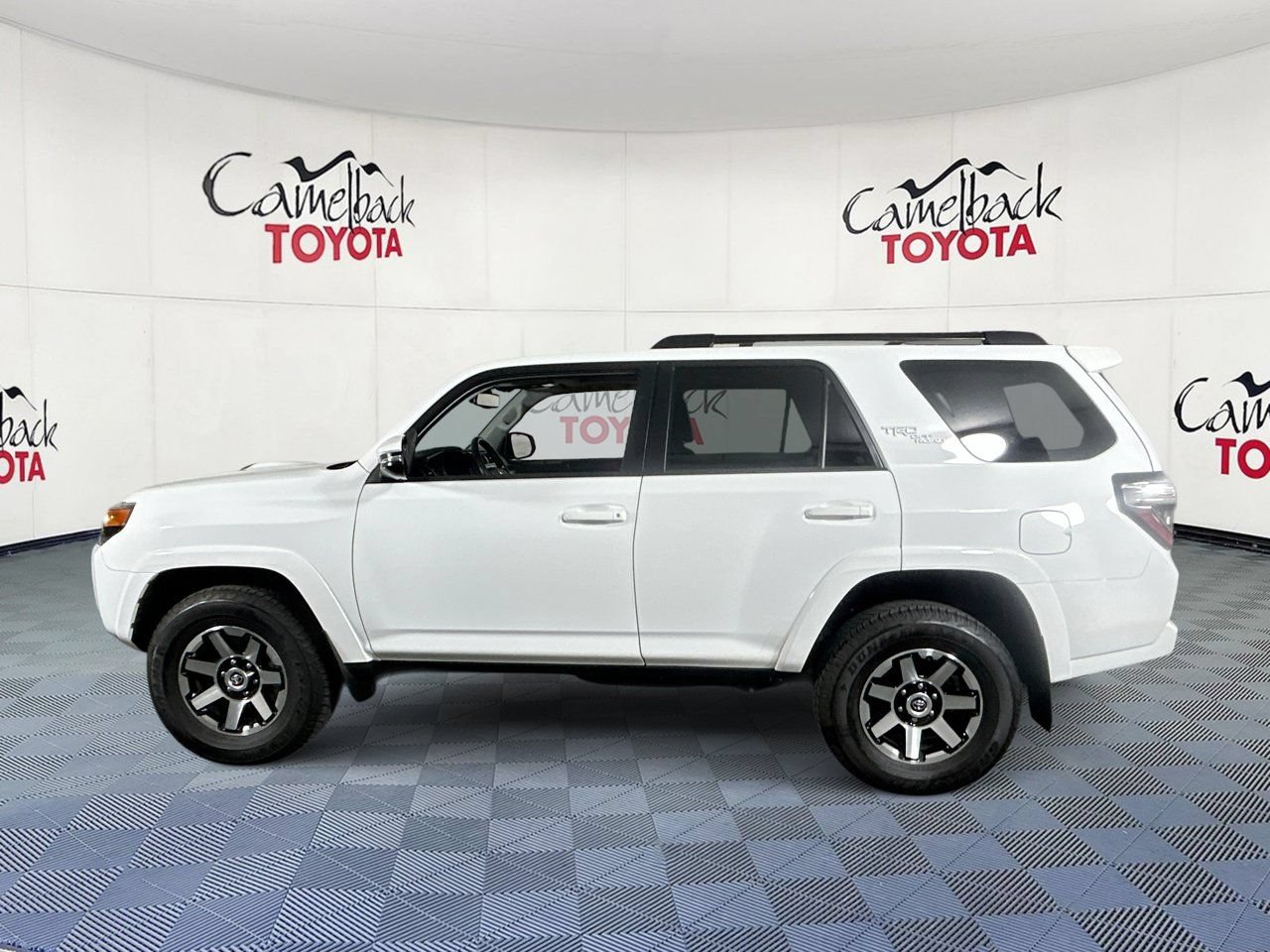 Used 2024 Toyota 4Runner TRD Off-Road Premium w/ Moonroof Package AWD/4WD image 4