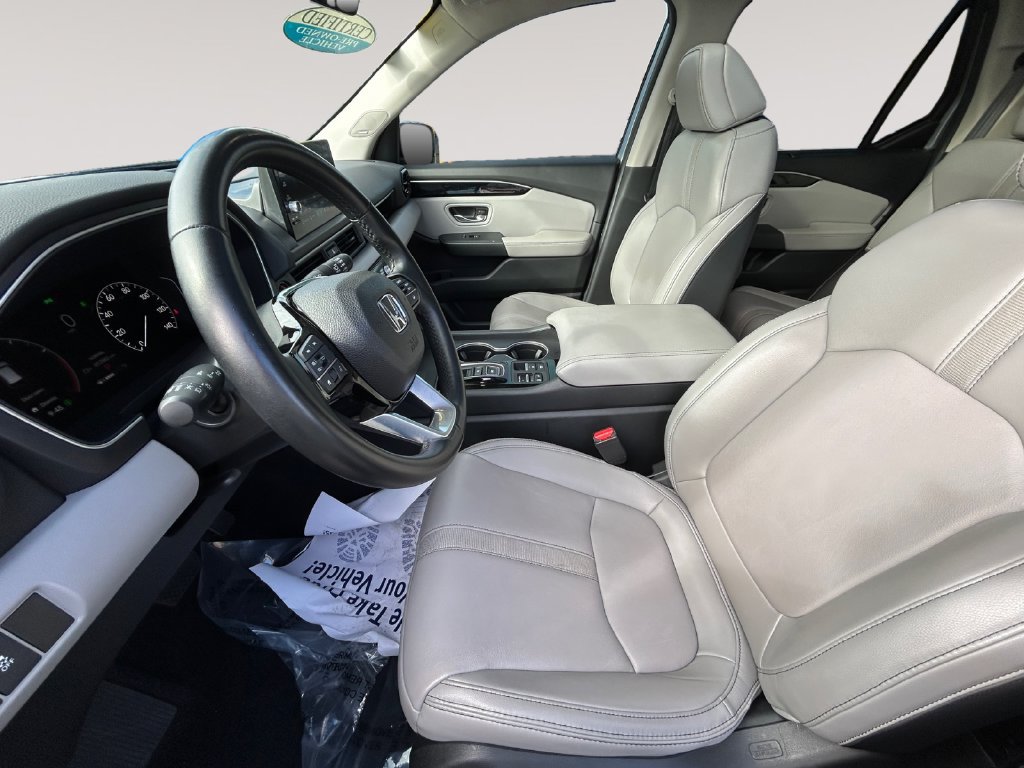 Certified 2025 Honda Pilot Touring image 9