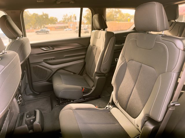 New 2025 Jeep Grand Cherokee L Laredo w/ Luxury Tech Group I image 15