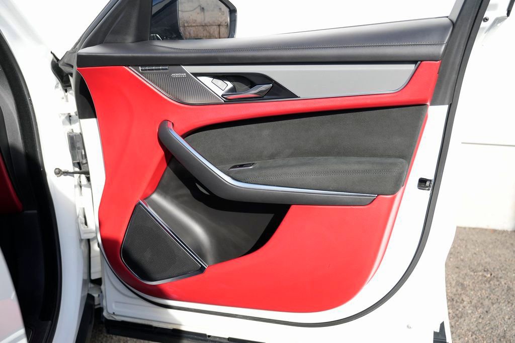 Used 2022 Jaguar F-PACE SVR image 33