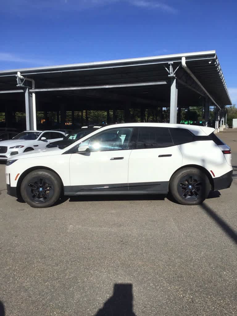Used 2024 BMW iX xDrive50 w/ Convenience Package AWD/4WD image 3