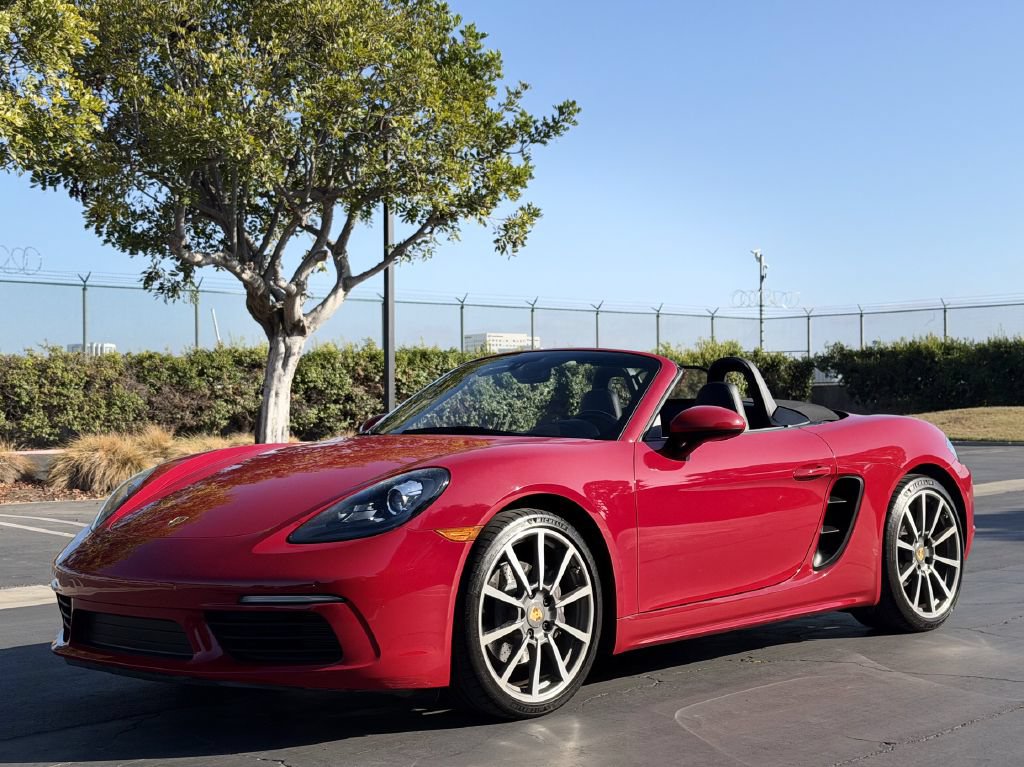 Used 2020 Porsche 718 Boxster RWD image 1