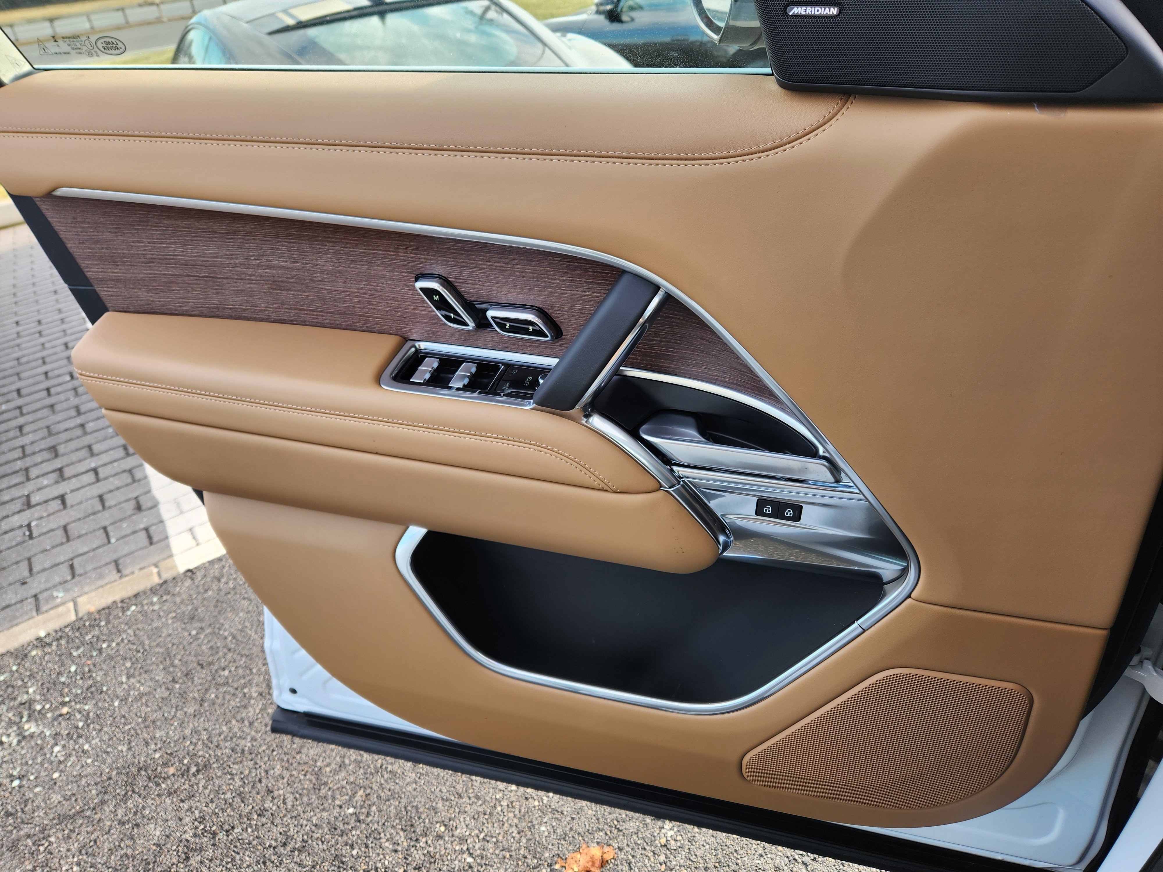 New 2026 Land Rover Range Rover Long Wheelbase SE image 16