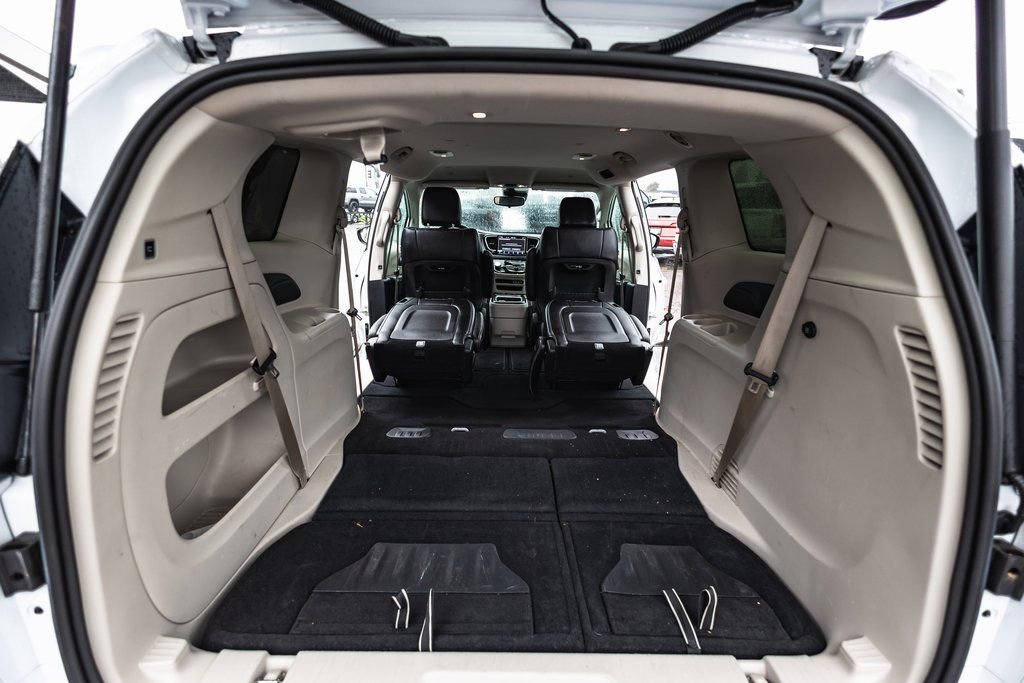 Used 2024 Chrysler Pacifica Touring-L image 41