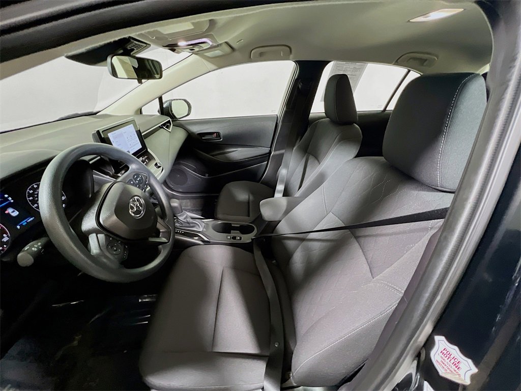 Used 2025 Toyota Corolla LE image 19