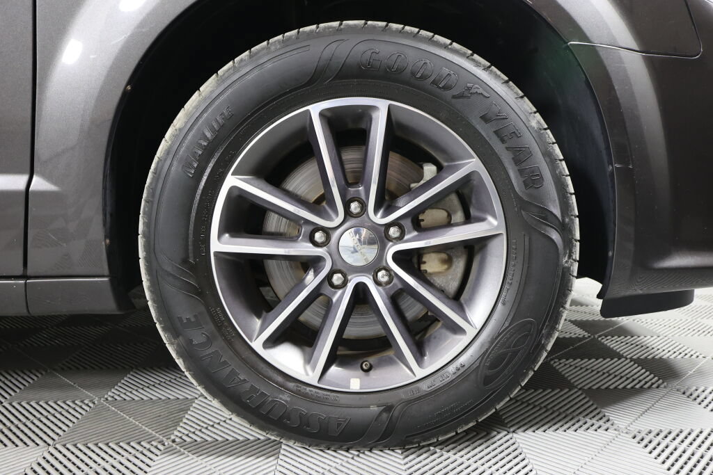 Used 2017 Dodge Grand Caravan SXT FWD image 6
