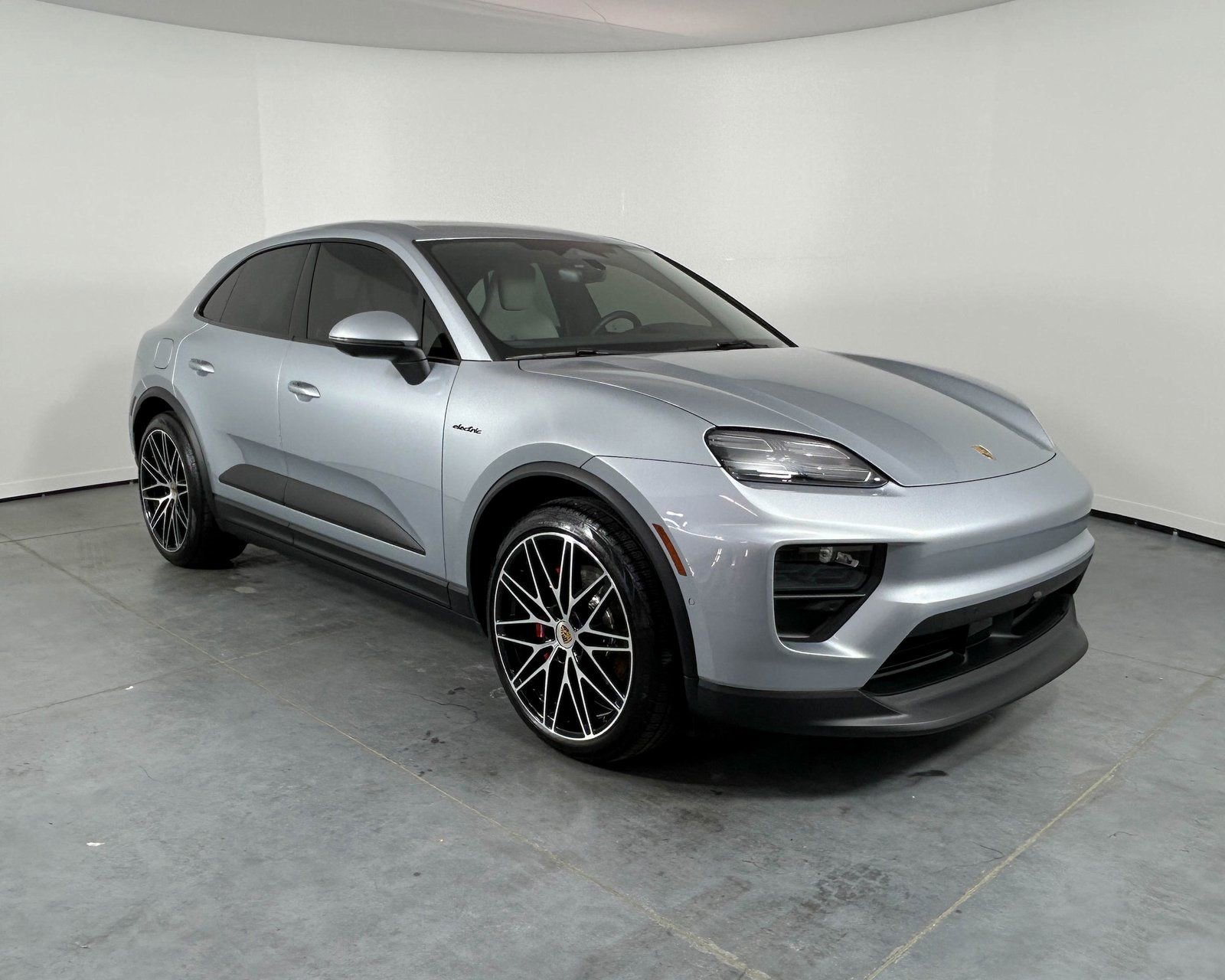 Used 2025 Porsche Macan 4S Electric image 9