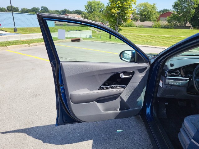 Certified 2022 Kia Niro LXS w/ Digital Cluster Package FWD image 12