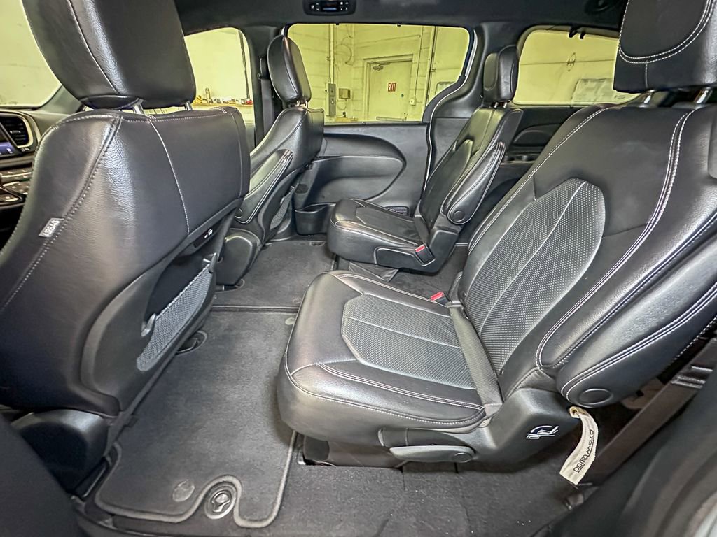 Certified 2022 Chrysler Pacifica Touring-L w/ S Appearance Package image 30