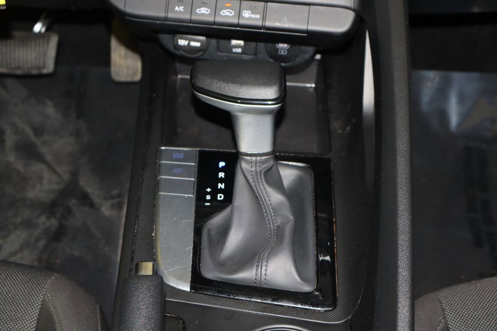 Used 2025 Hyundai Elantra SE FWD image 25