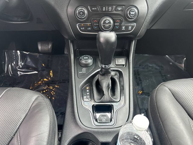 Used 2021 Jeep Cherokee Limited w/ Elite Package AWD/4WD image 24