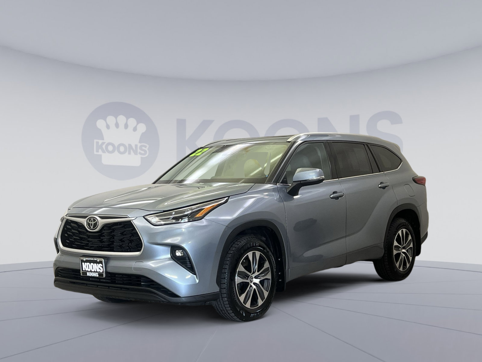 Used 2022 Toyota Highlander XLE AWD/4WD image 1