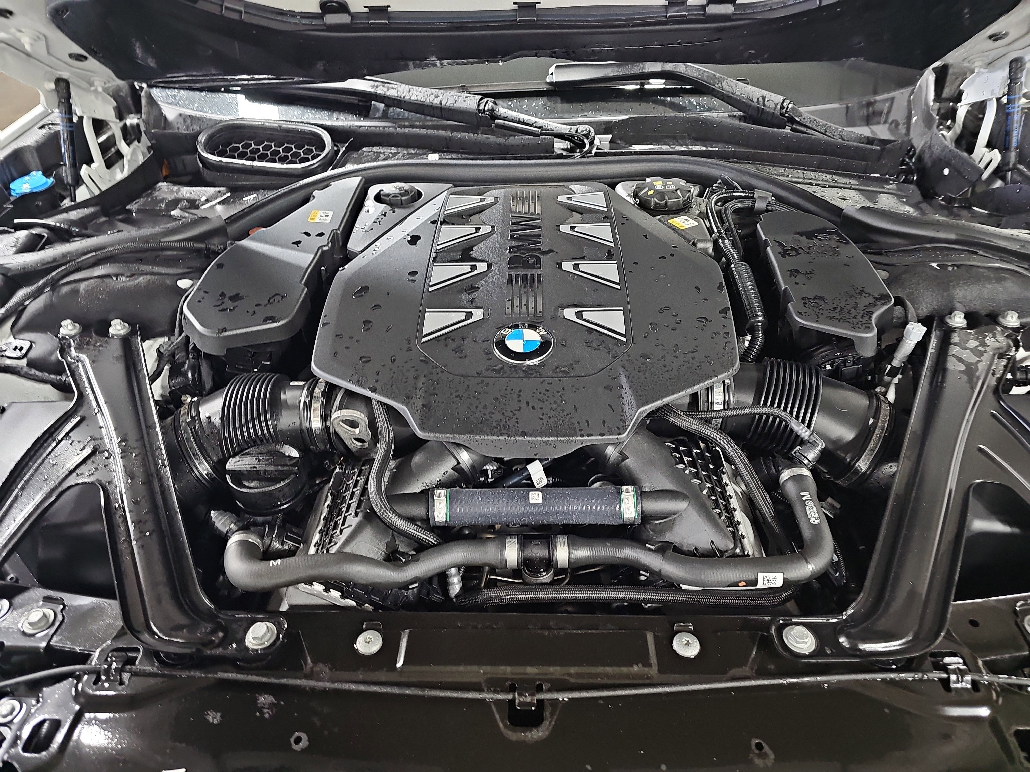 Certified 2025 BMW 760i xDrive w/ Autobahn Package AWD/4WD image 33