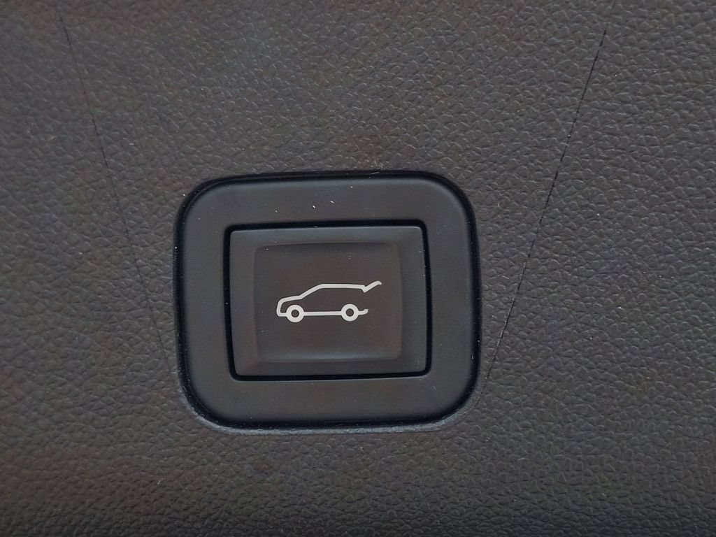 Used 2025 GMC Yukon Denali Ultimate AWD/4WD image 33