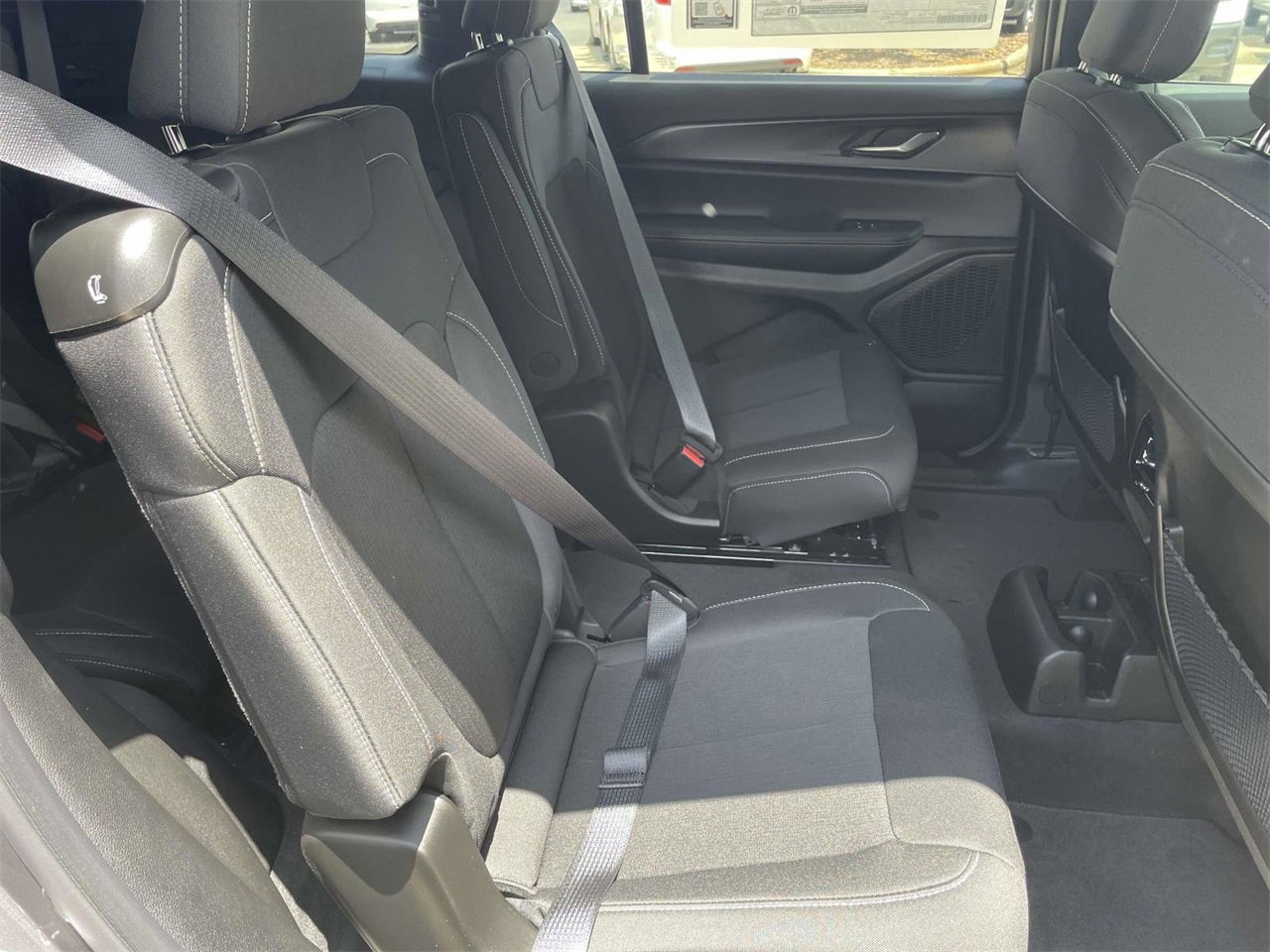 New 2025 Jeep Grand Cherokee L Laredo image 35