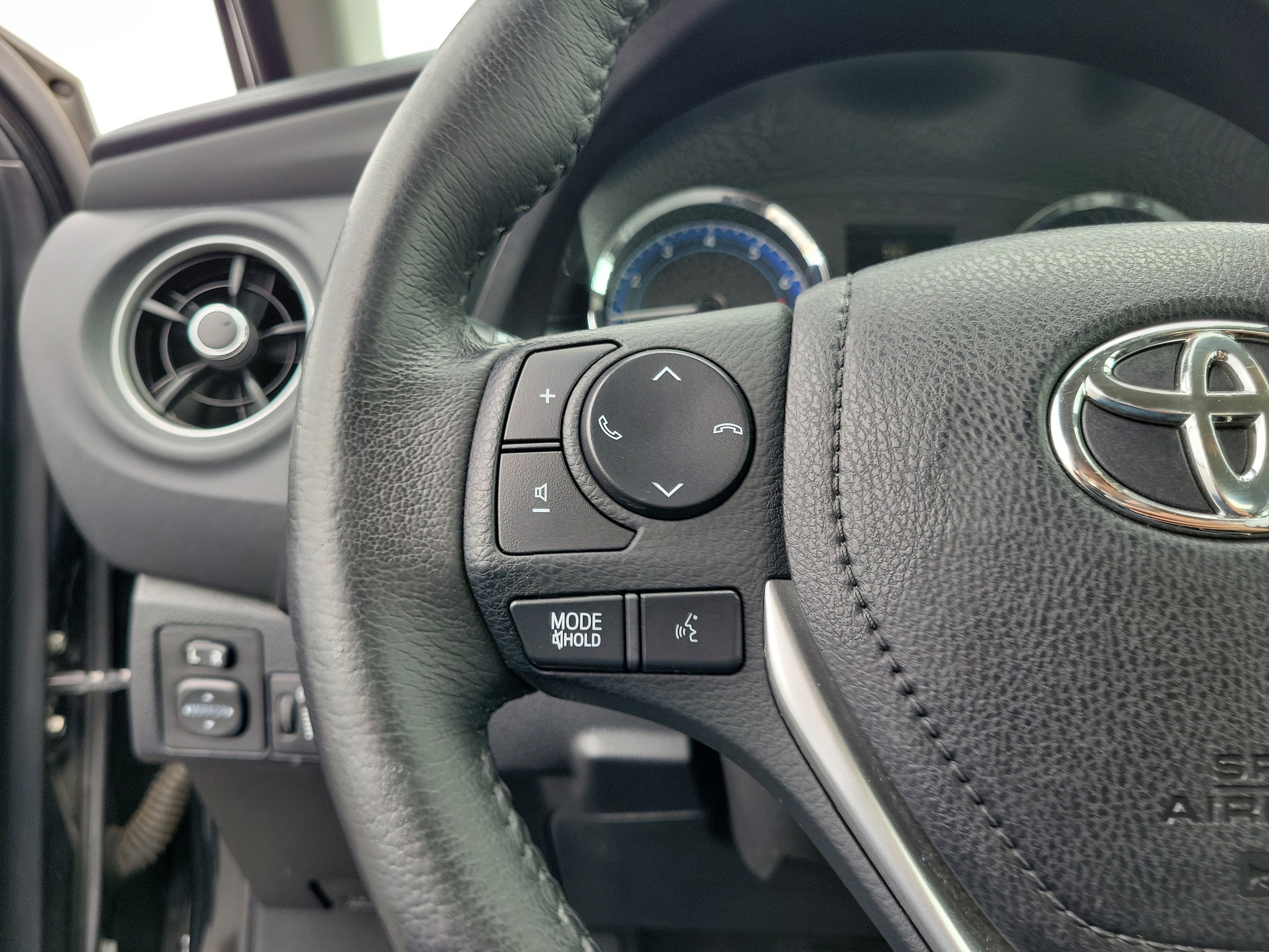Used 2017 Toyota Corolla SE FWD image 22
