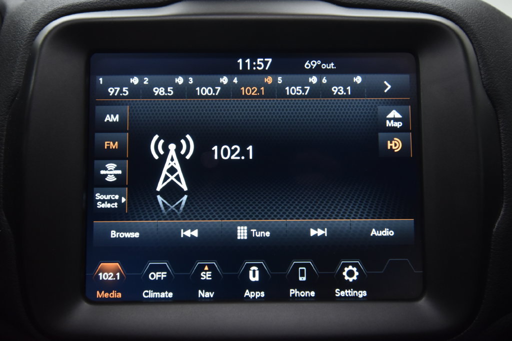 Used 2023 Jeep Renegade Altitude w/ Sun/Sound Group AWD/4WD image 14