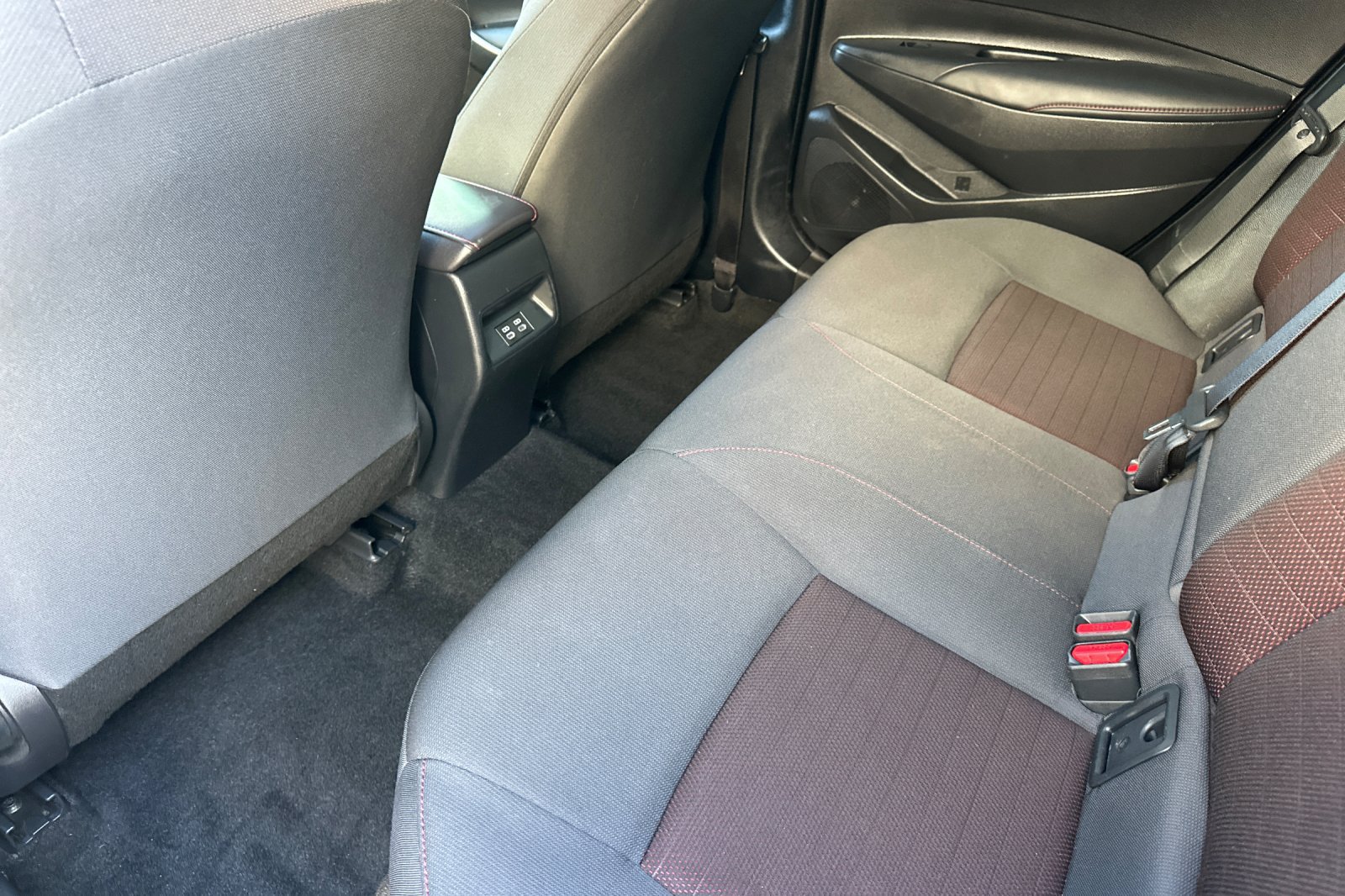 Certified 2024 Toyota Corolla SE w/ SE Premium Package FWD image 4