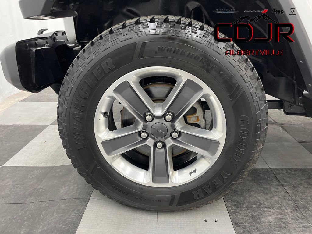 Used 2020 Jeep Wrangler Unlimited Sahara image 14