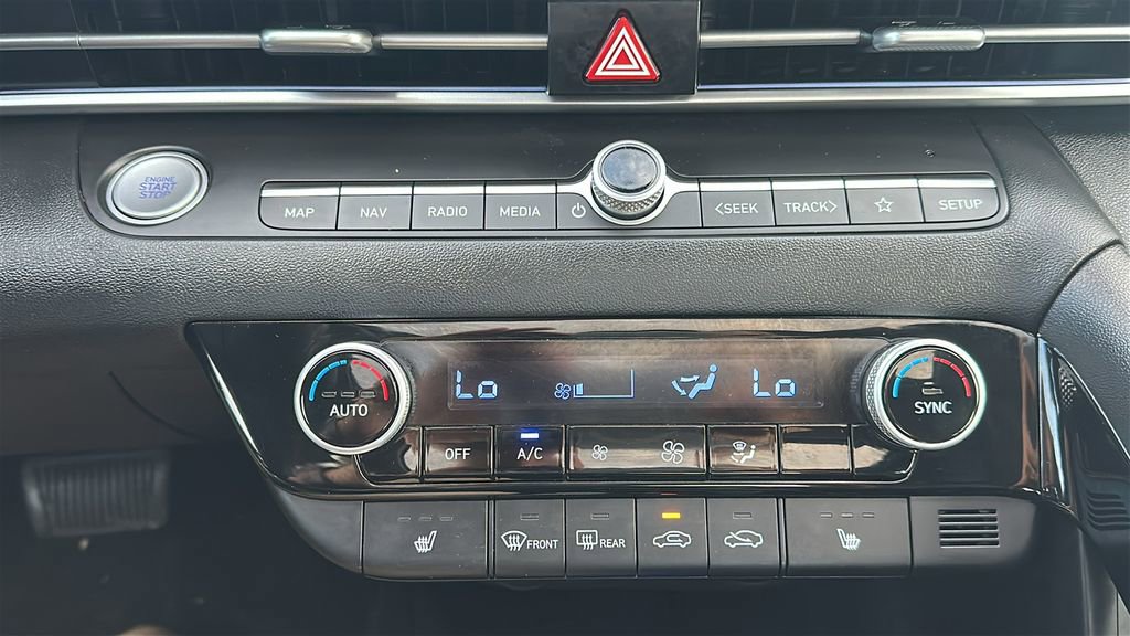 Certified 2025 Hyundai Elantra Limited FWD image 26