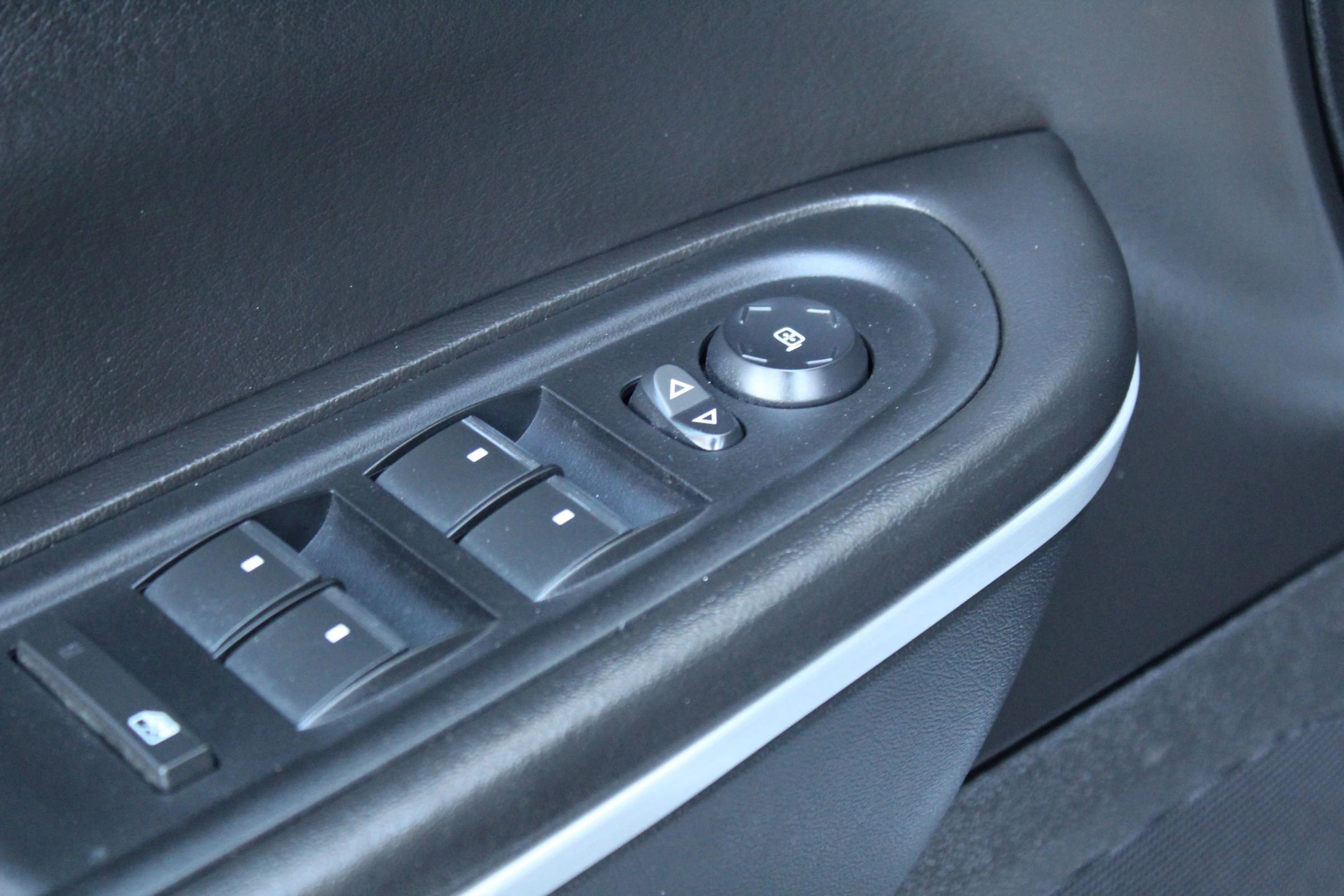 Used 2010 GMC Acadia SLE image 23