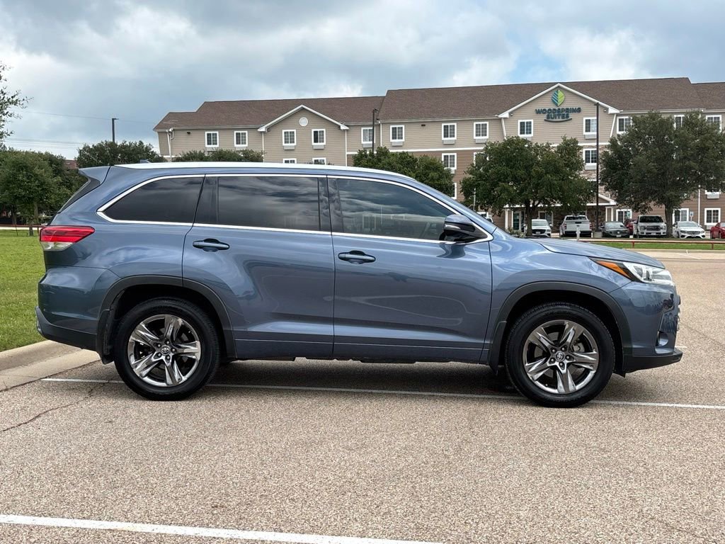 Used 2019 Toyota Highlander Limited Platinum FWD image 5