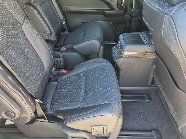 New 2026 Toyota Sienna Platinum AWD/4WD image 28