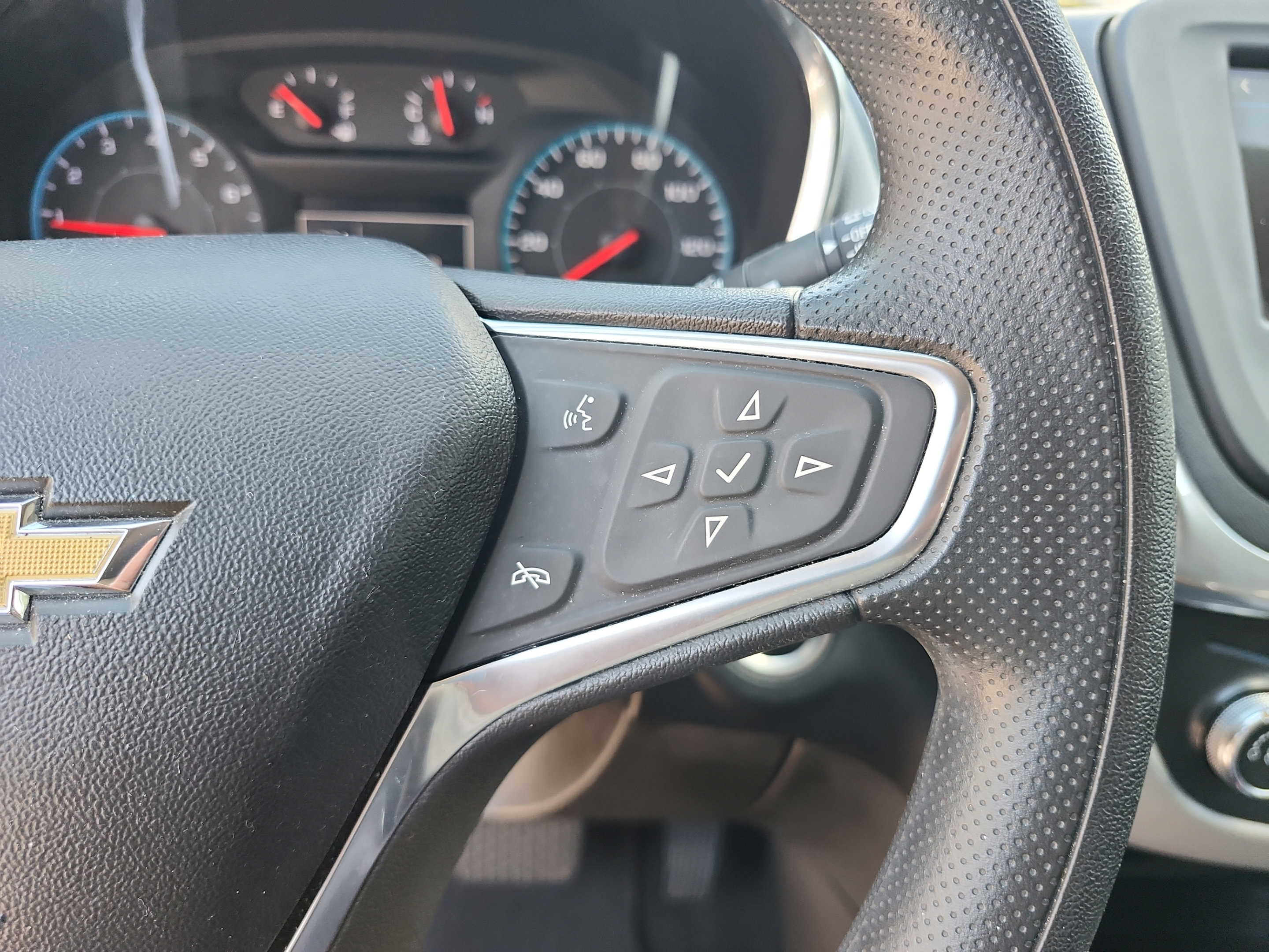 Used 2019 Chevrolet Equinox LS FWD image 28