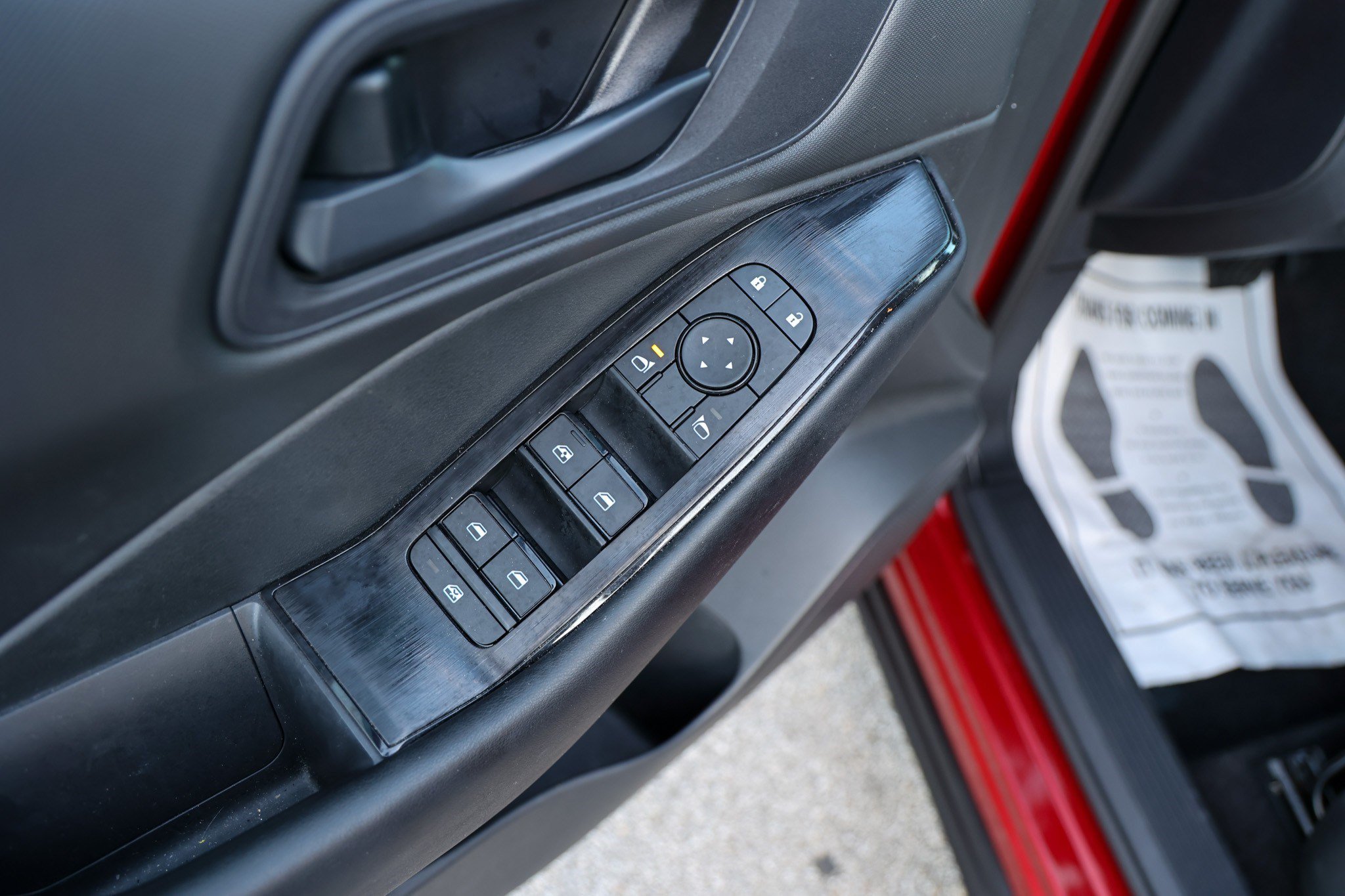 Used 2025 Nissan Rogue S AWD/4WD image 30