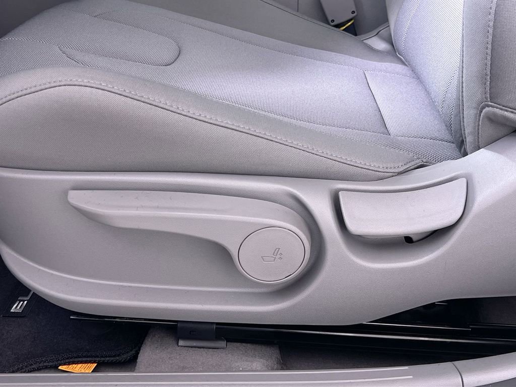 Used 2025 Hyundai Elantra SE FWD image 14