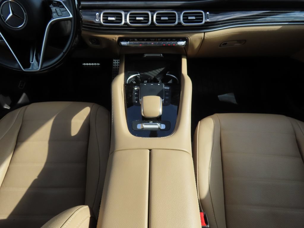 Used 2024 Mercedes-Benz GLS 450 4MATIC image 9