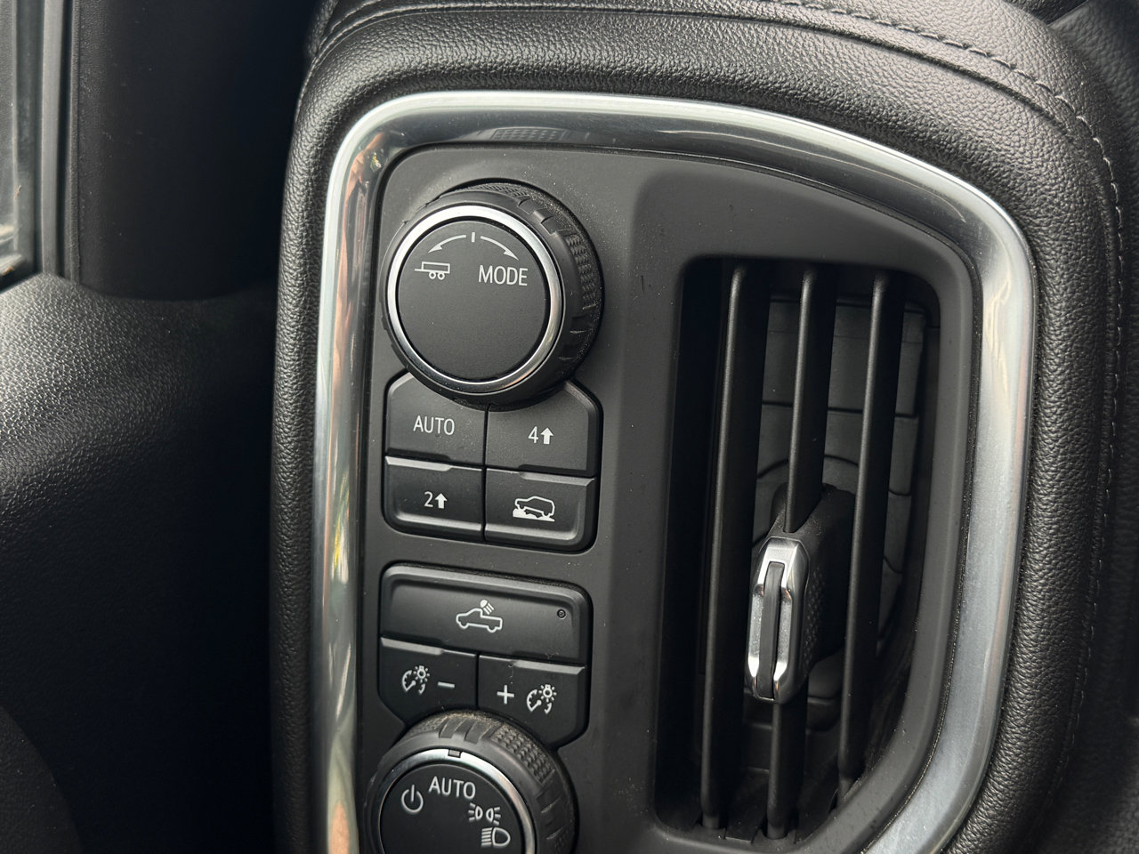 Used 2021 Chevrolet Silverado 1500 LT image 25