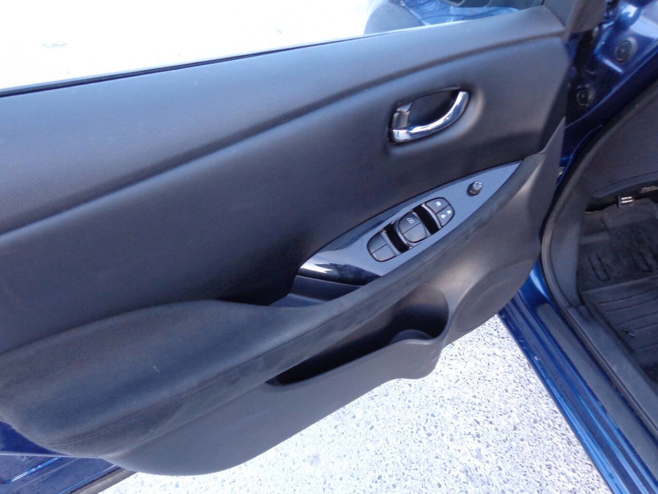 Used 2017 Nissan Leaf SV image 27