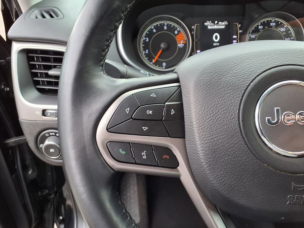 Certified 2019 Jeep Cherokee Latitude Plus AWD/4WD image 19