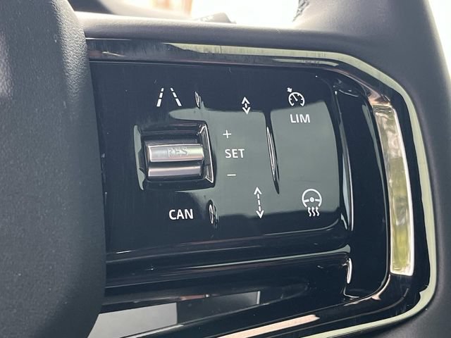 Used 2025 Land Rover Range Rover Evoque Dynamic SE AWD/4WD image 37