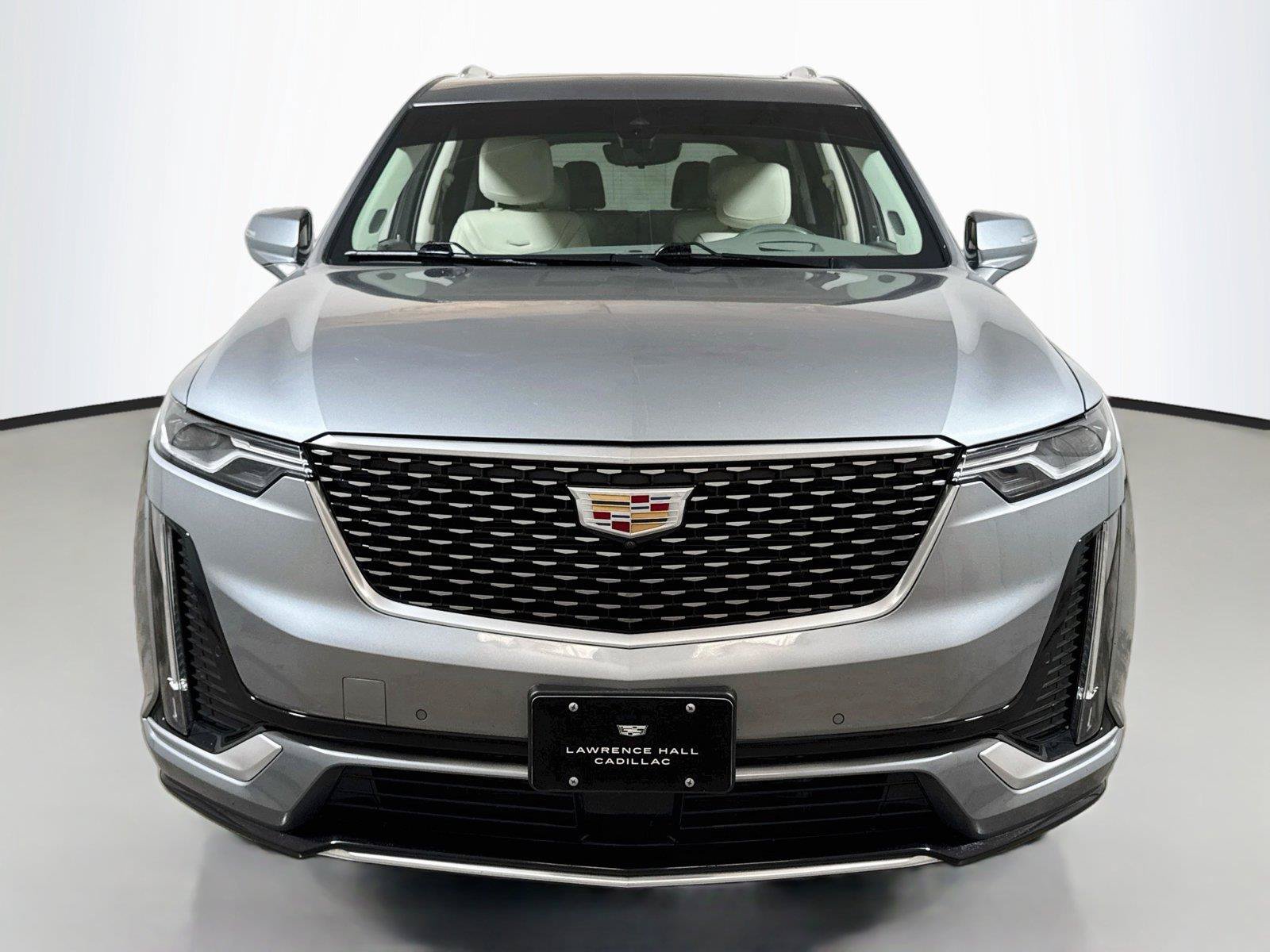 Used 2024 Cadillac XT6 Premium Luxury w/ Technology Package FWD image 2