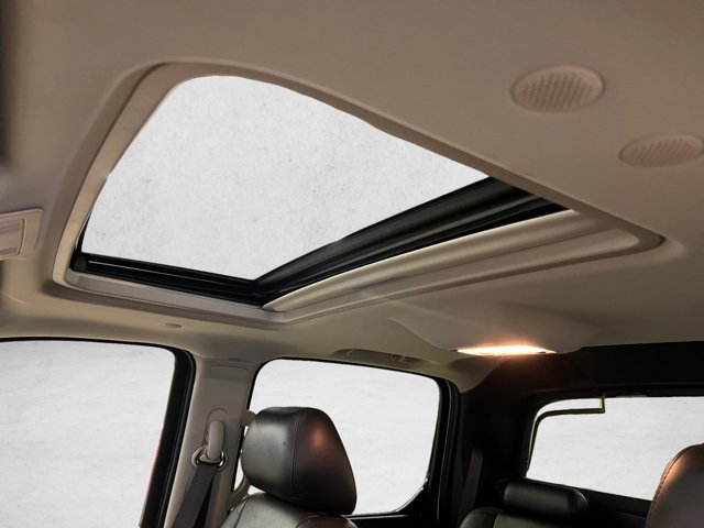Used 2012 Cadillac Escalade EXT Luxury AWD/4WD image 16