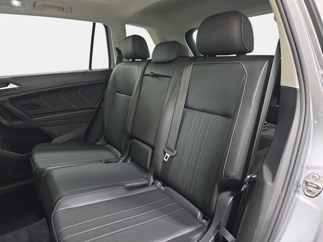 Used 2022 Volkswagen Tiguan SE AWD/4WD image 13