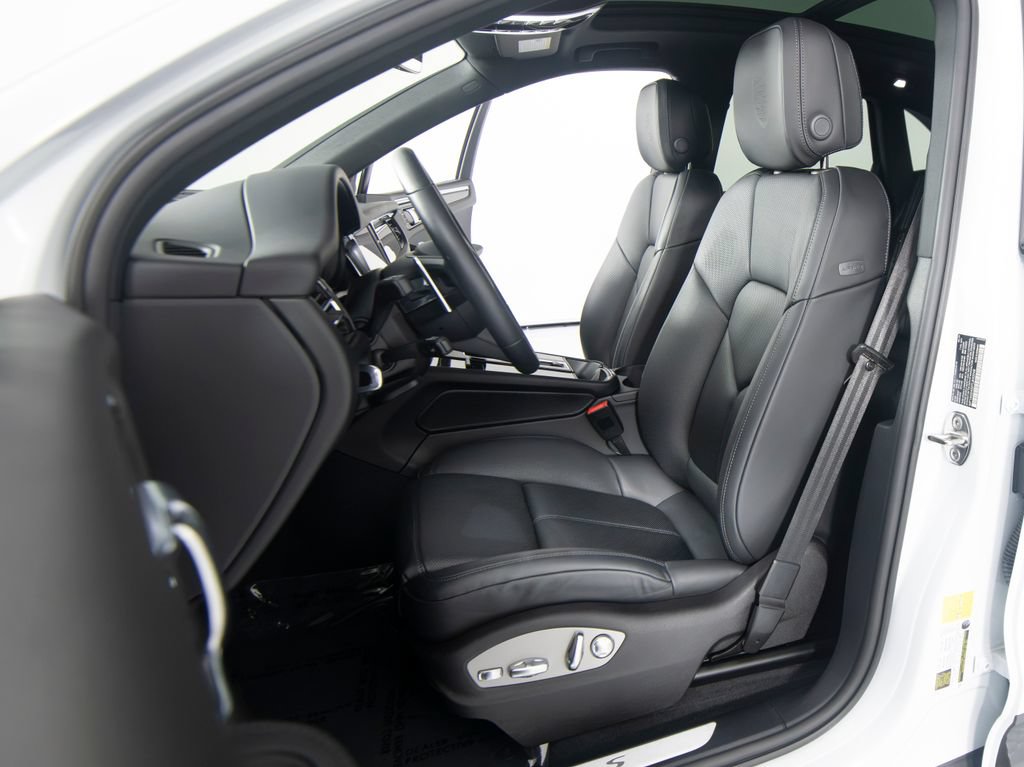 Certified 2026 Porsche Macan S AWD/4WD image 5
